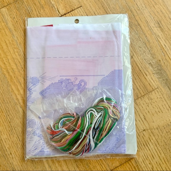 Bucilla SEALED 1995 Santa Paws STAMPED CROSS STITCH KIT Picture Pillow NEW - Picture 5 of 5